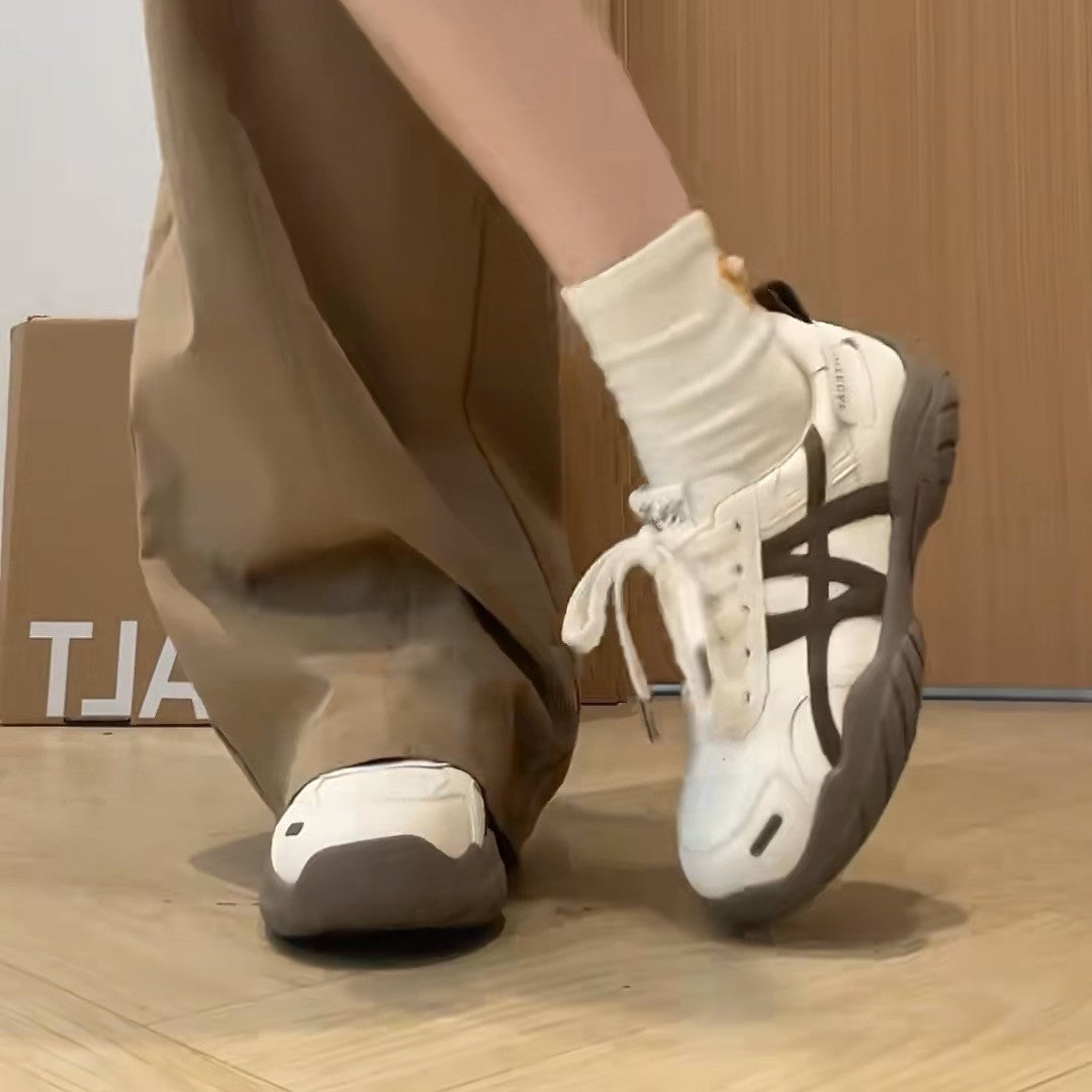 204.9USD--Fashionable women's shoes